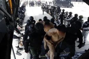 Discuten México y EU otra entrega de capos, según WSJ