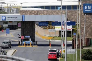 Despide GM a mil 900 empleados de su planta de Ramos Arizpe