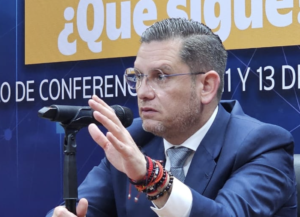 David Boone imparte conferencia sobre seguridad y derechos humanos