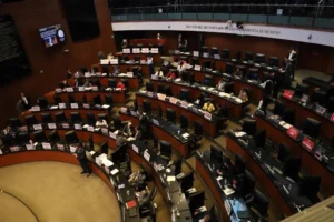 Plantea reforma electoral reducir número de senadores de 128 a 96