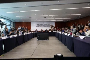 Avanza en Senado dictamen de jornada laboral de 40 horas