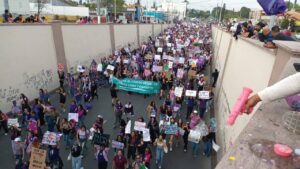 Más de 15 mil mujeres marchan en Saltillo por el 8M