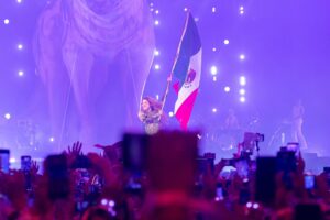 ‘Loba’ historica; reúne Shakira a 400 mil en el Zócalo