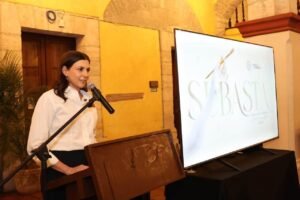 Ivonne Salinas destaca el arte para transformar vidas durante Subasta Universitaria 2026