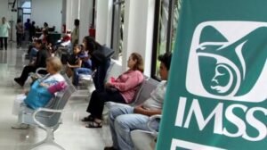 Admite Salud fallas en compra y reparto de medicinas
